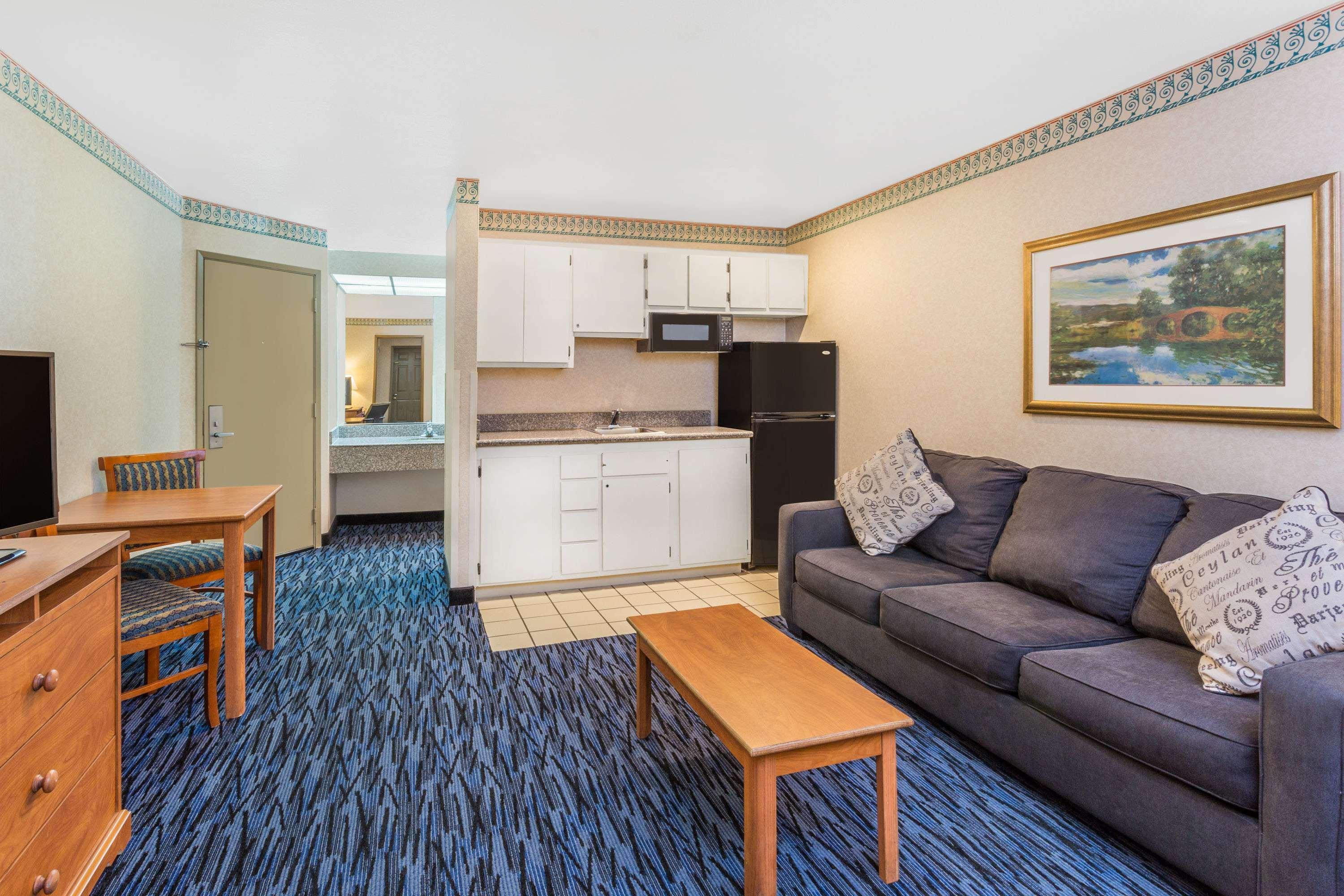 Ramada By Wyndham Kent Seattle Area Hotel Exterior foto