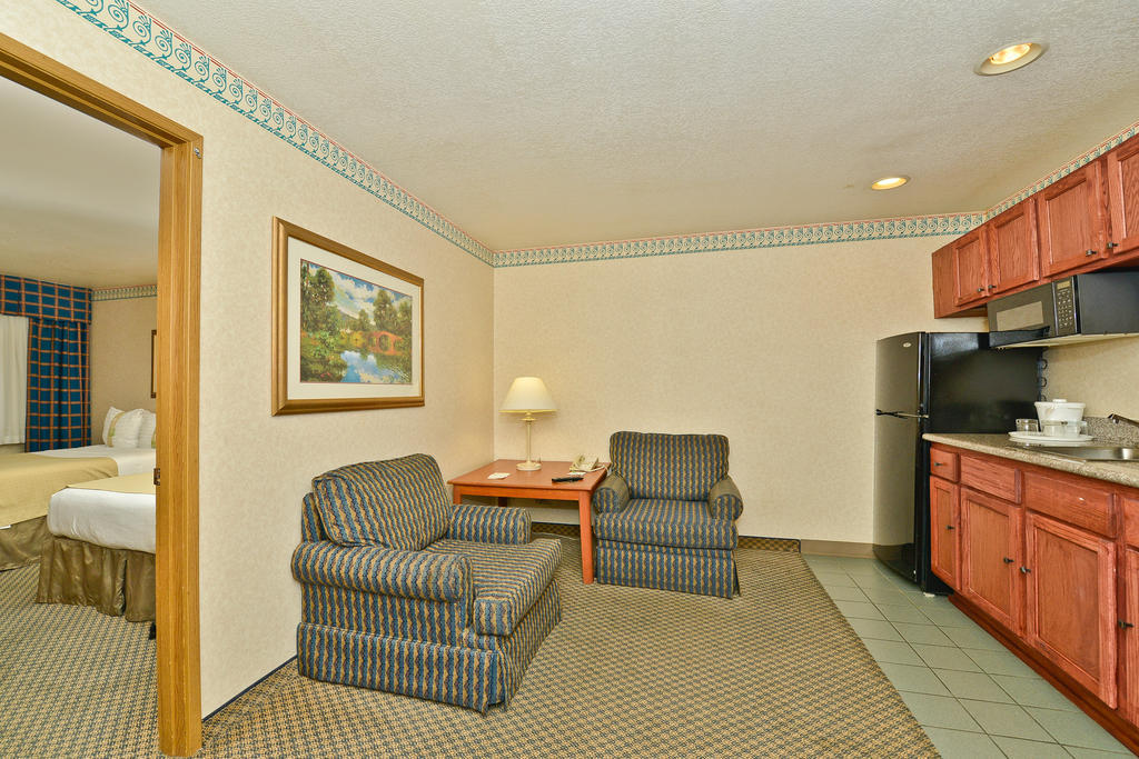 Ramada By Wyndham Kent Seattle Area Hotel Exterior foto